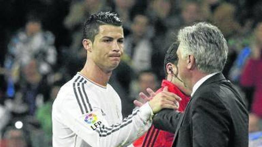 Cristiano Ronaldo se retira lesionado en el minuto 8  del partido