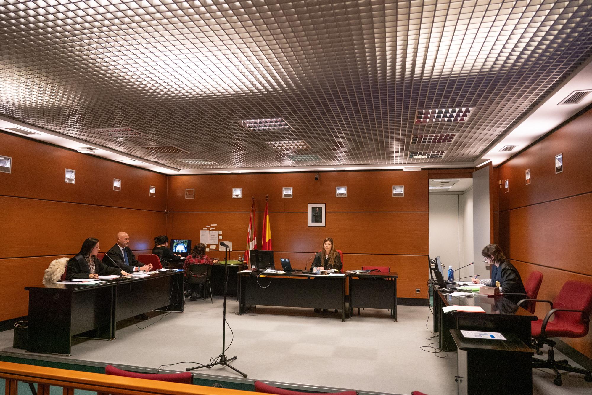 Vista general del juicio del portero de la discoteca Mitika de Vitoria por una supuesta agresión en otro local, este miércoles