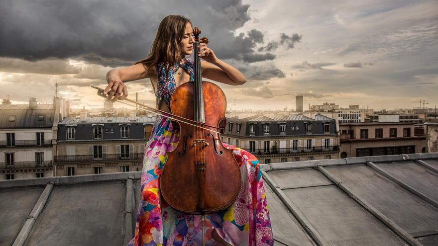 La estrella del violoncello Camille Thomas, en Baluarte con Euskadiko Orkestra