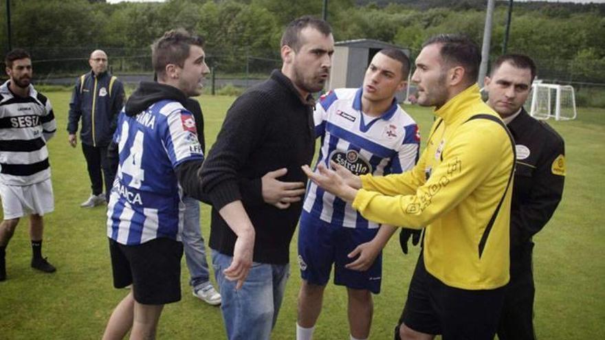 Medio centenar de ultras irrumpen en el entrenamiento del Deportivo