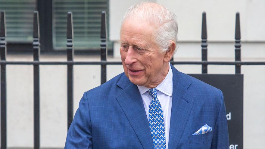 Carlos III se pronuncia tras la detención de su hermano, el expríncipe Andrés: "La ley debe seguir su curso"