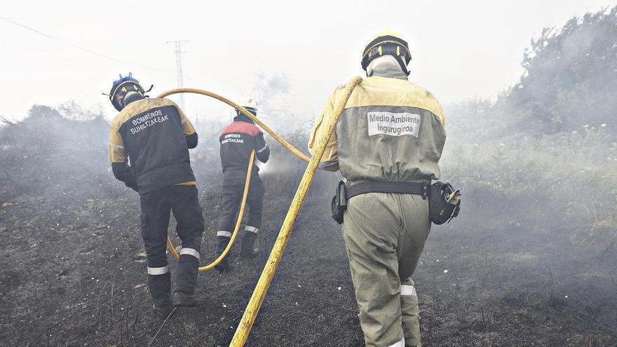 Navarra aprueba una OPE parcial con 59 plazas para reforzar el servicio de bomberos forestales