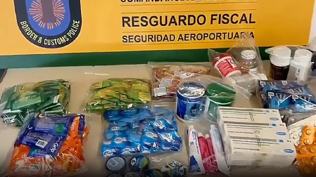 Medicamentos incautados por la Guardia Civil en el aeropuerto de Hondarribia Medicamentos incautados por la Guardia Civil en el aeropuerto de Hondarribia