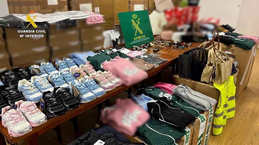 La Guardia Civil incauta más de mil artículos de lujo falsificados en Irun