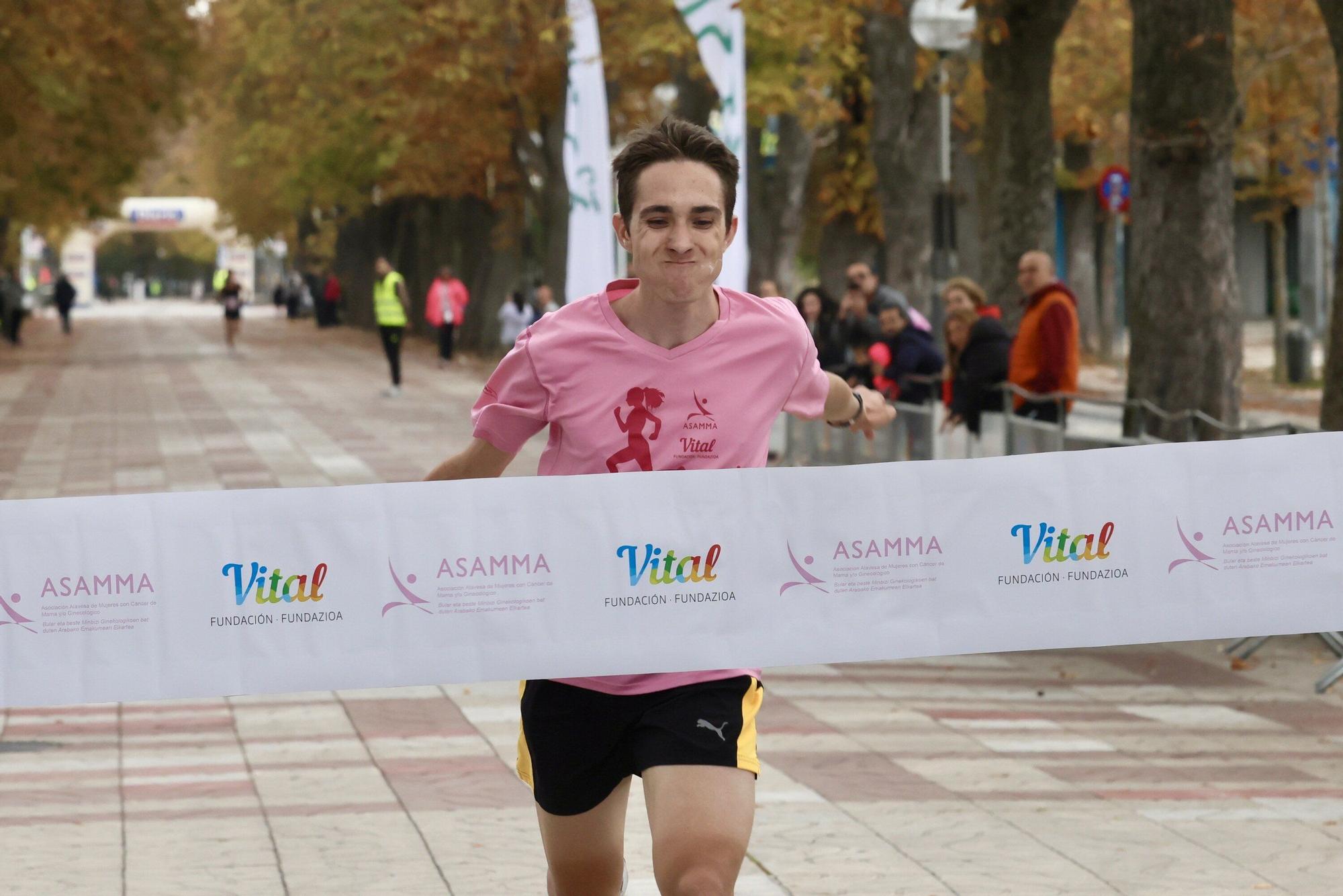 En imágenes: Vitoria se vuelca con la VI Carrera Solidaria contra el Cáncer de Mama