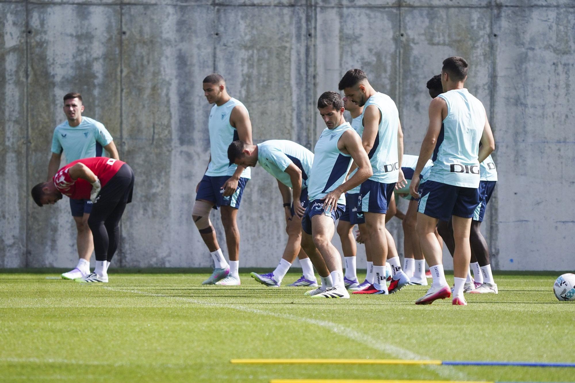 En imágenes: el Athletic entrena con Paredes y sin Adu Ares