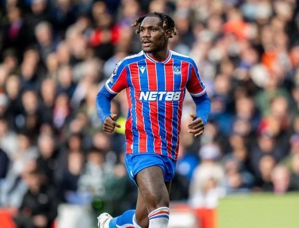 Uche, durante una de sus escasas participaciones con el Crystal Palace.