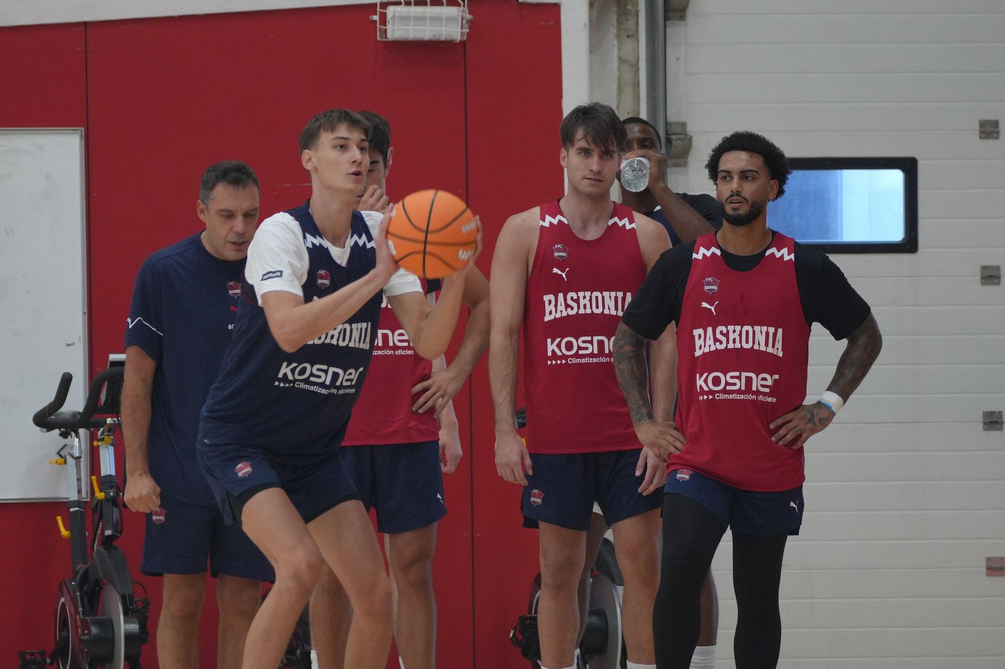 En imágenes: Así entrena el Baskonia bajo las órdenes de Galbiati