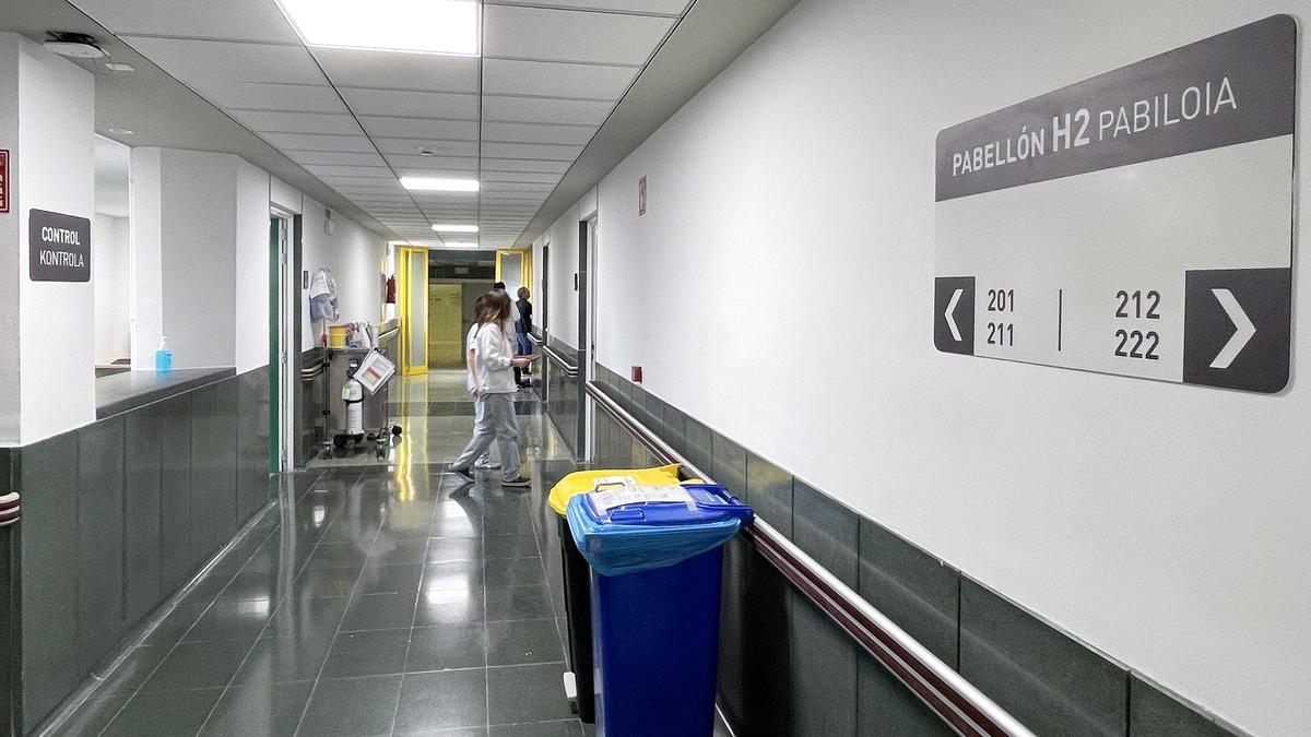 Imagen de uno de los pasillos rehabilitados en el HUN.