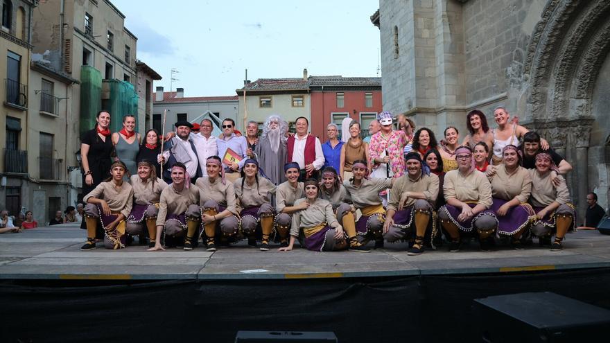 Críticas y burlas en el Paloteado del casco Viejo contra el alcalde “Empadronator” de Tudela