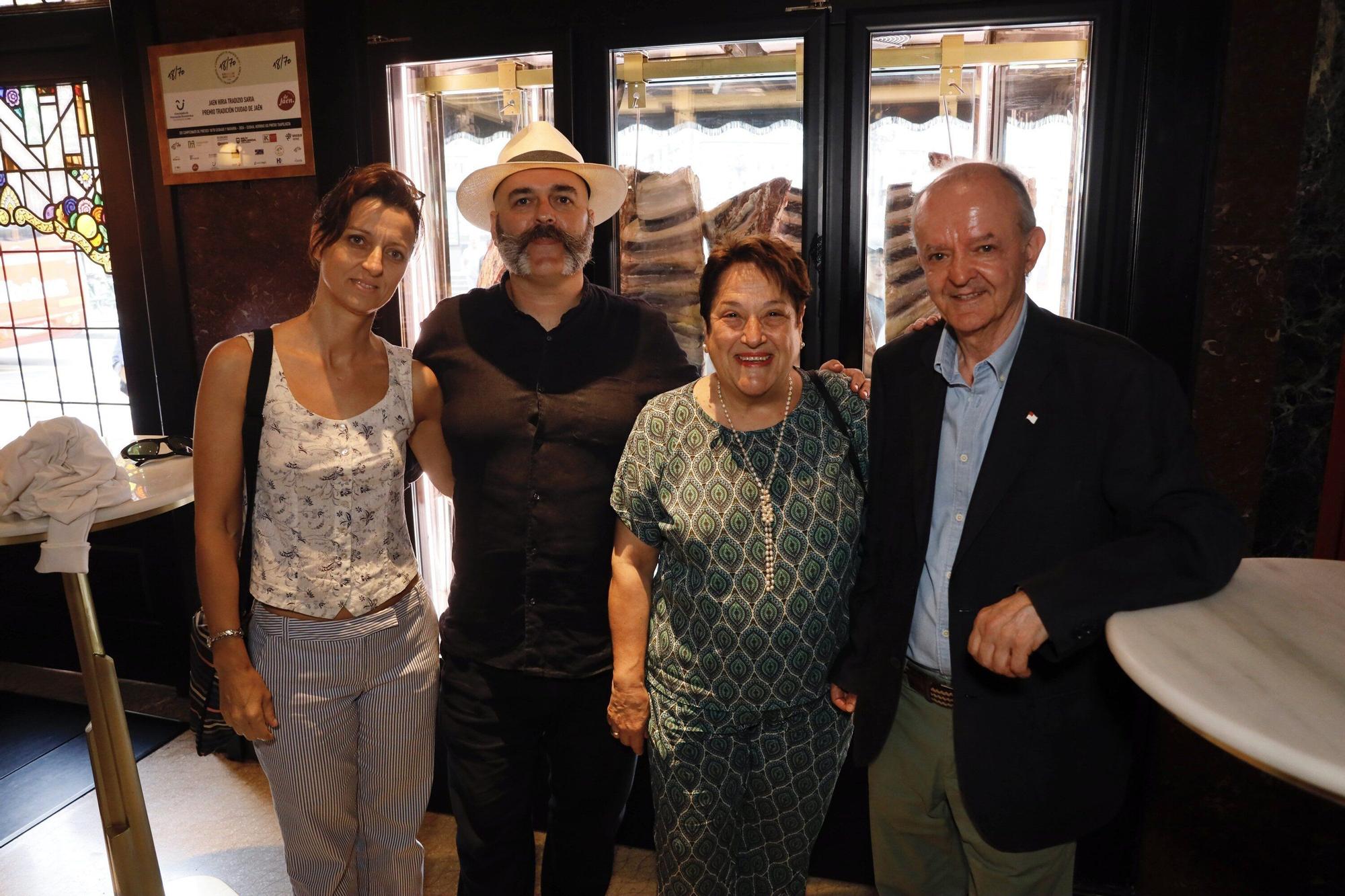 El Aitaren Boulevard inaugura la placa de la constitución de la Orden Botxera de Farolín y Zarambolas