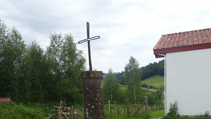 Cruz de Ganelón: El traidor ahorcado