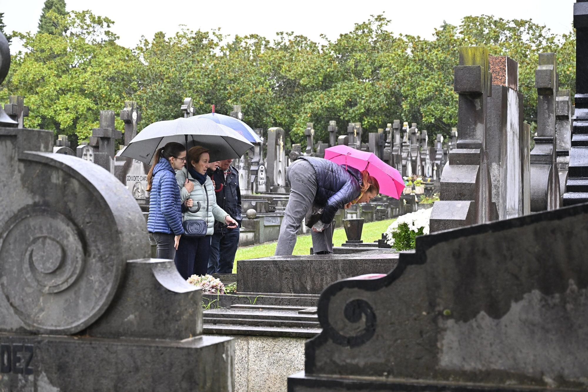 En imágenes: así se vive el día de Todos los Santos en el cementerio de Bilbao