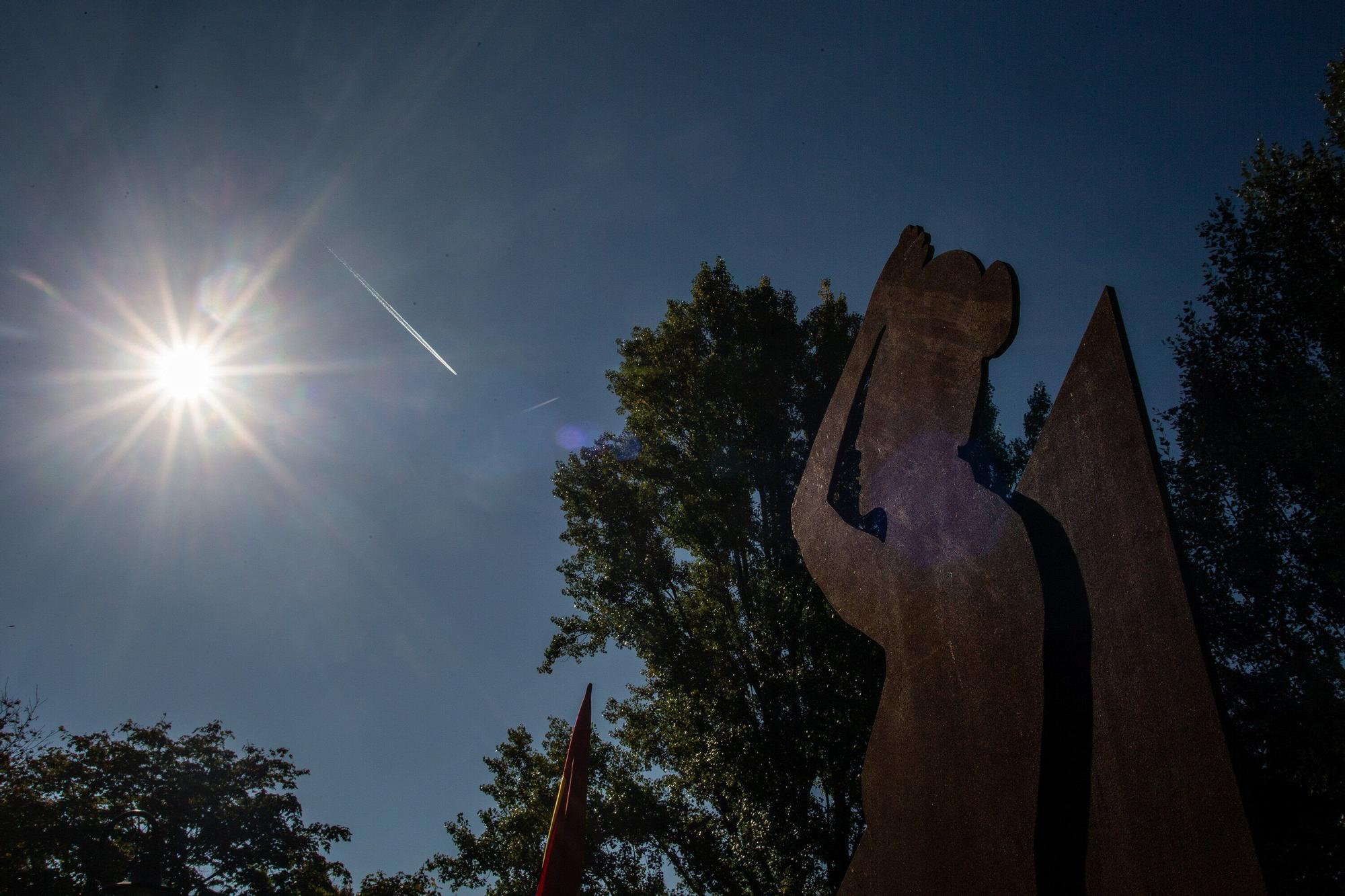 Inauguración del monumento en homenaje a las víctimas de la represión franquista en la Rochapea