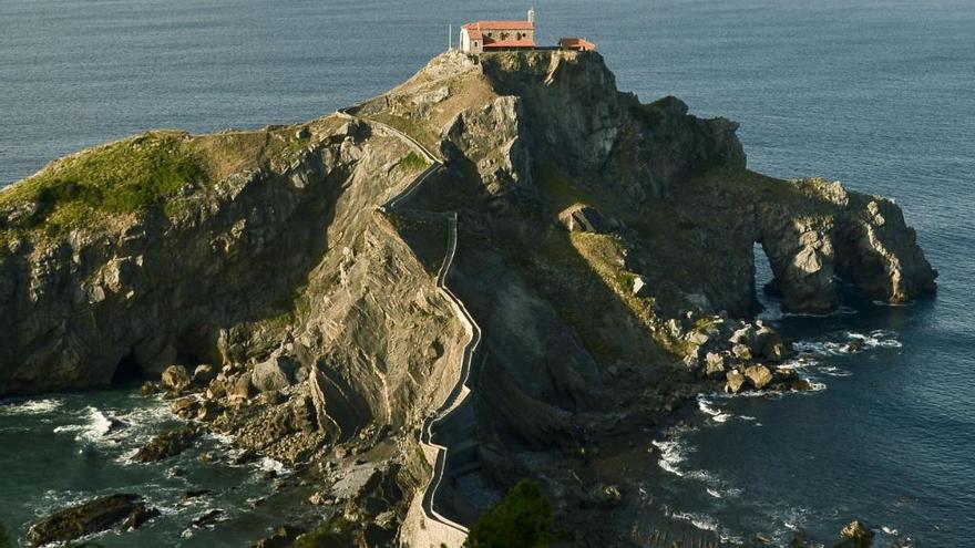 Bermeo impulsa la sostenibilidad en Gaztelugatxe con el regreso de sus visitas guiadas veraniegas