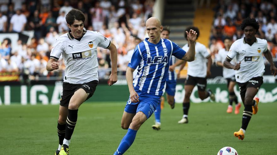 El 1x1 del Alavés en Mestalla: imparables en el momento decisivo del curso
