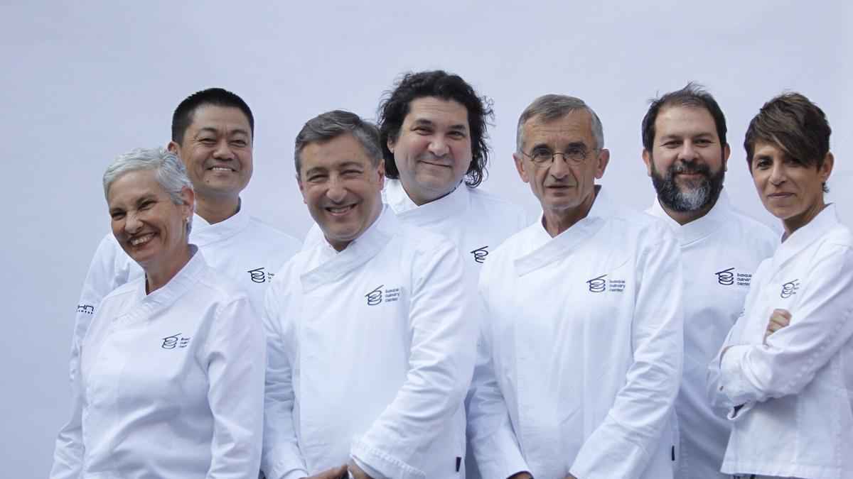 El jurado de Basque Culinary World Prize junto a la primera ganadora.