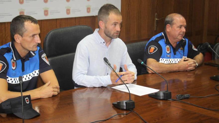 De izda a dcha, San Martín junto a Koldo Leoz y Miguel Ángel Remírez.