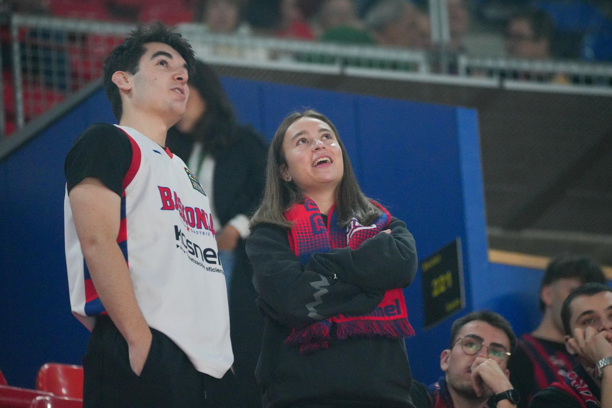 En imágenes: Ambientazo en el Baskonia-Partizan (¡Búscate en las fotos!)