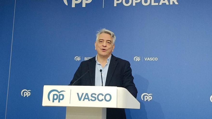 De Andrés acusa a PNV y PSE de tener un &quot;idilio&quot; con EH Bildu