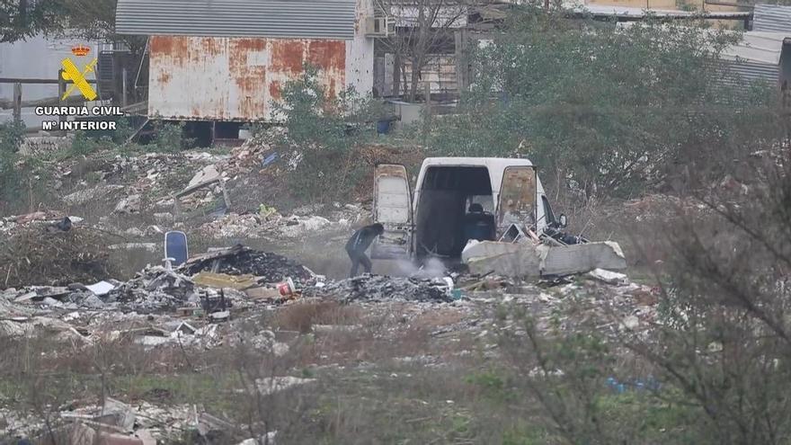 Siete investigados por vertidos y quema de residuos en zonas urbanas de Sevilla