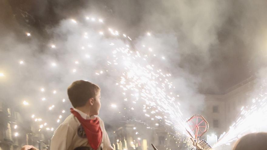 El toro de fuego enciende las noches de La Blanca