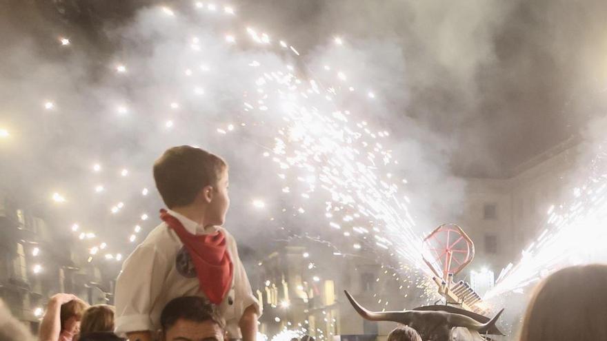 El toro de fuego enciende las noches de La Blanca