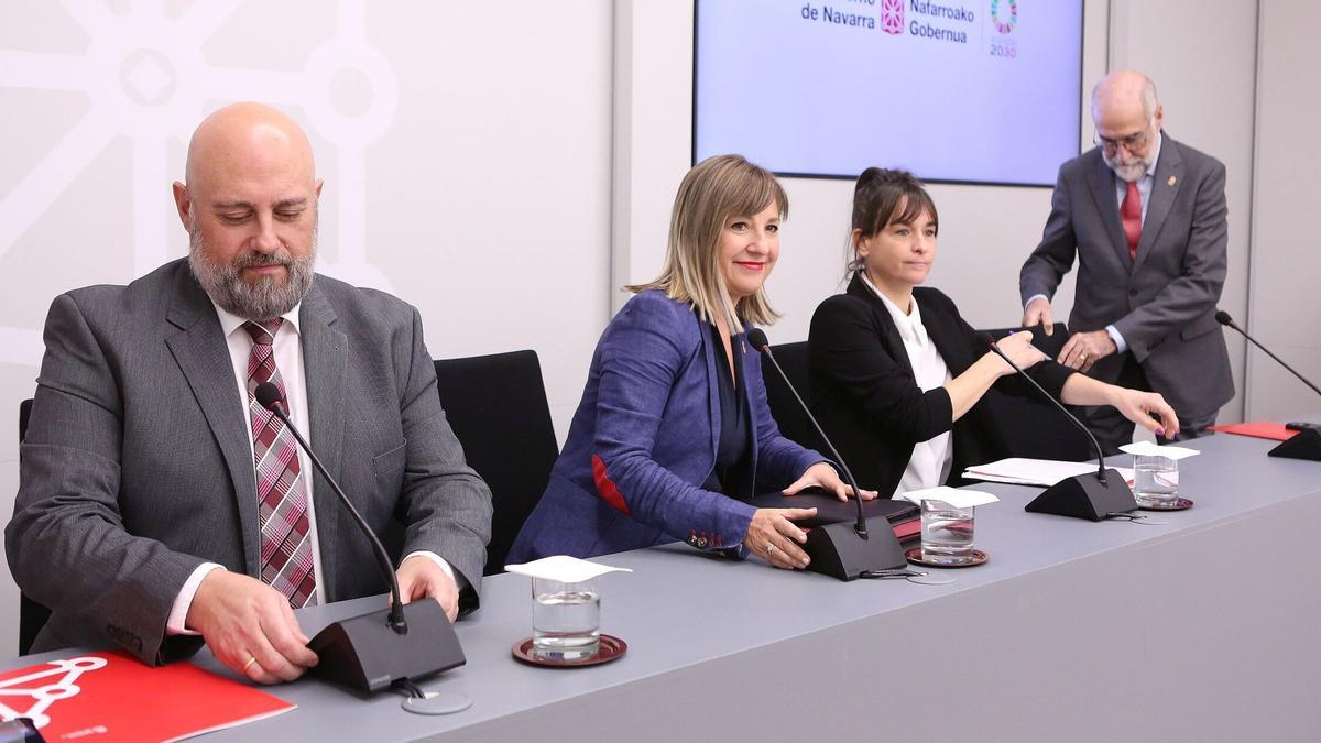 Arasti, López, Alfaro y Domínguez, esta mañana durante la rueda de prensa del Gobierno.