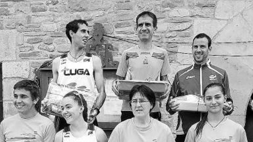 Los galardonados posan tras la prueba.