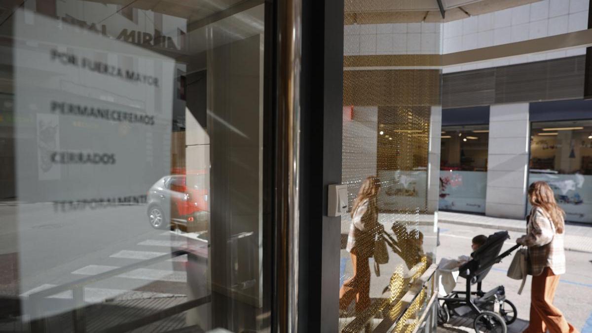 Exterior de la clínica de Alzira en la que fueron atendidas las menores.