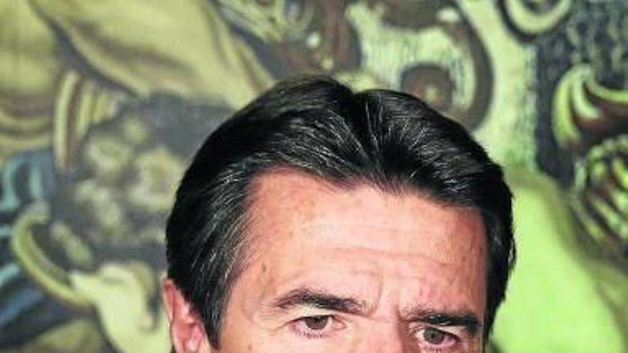 El ministro de Industria afirma que paga unos 200 euros de luz en los meses de invierno