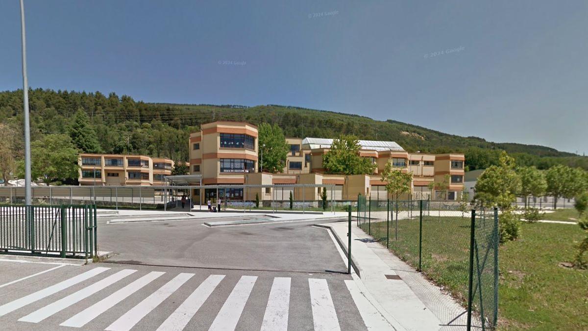 Acceso al centro Mendialdea I de Berriozar.