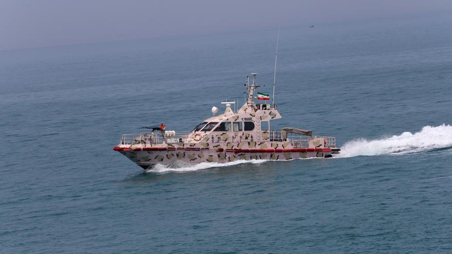 Irán bloquea de nuevo Ormuz y EE.UU amenaza con reanudar los ataques