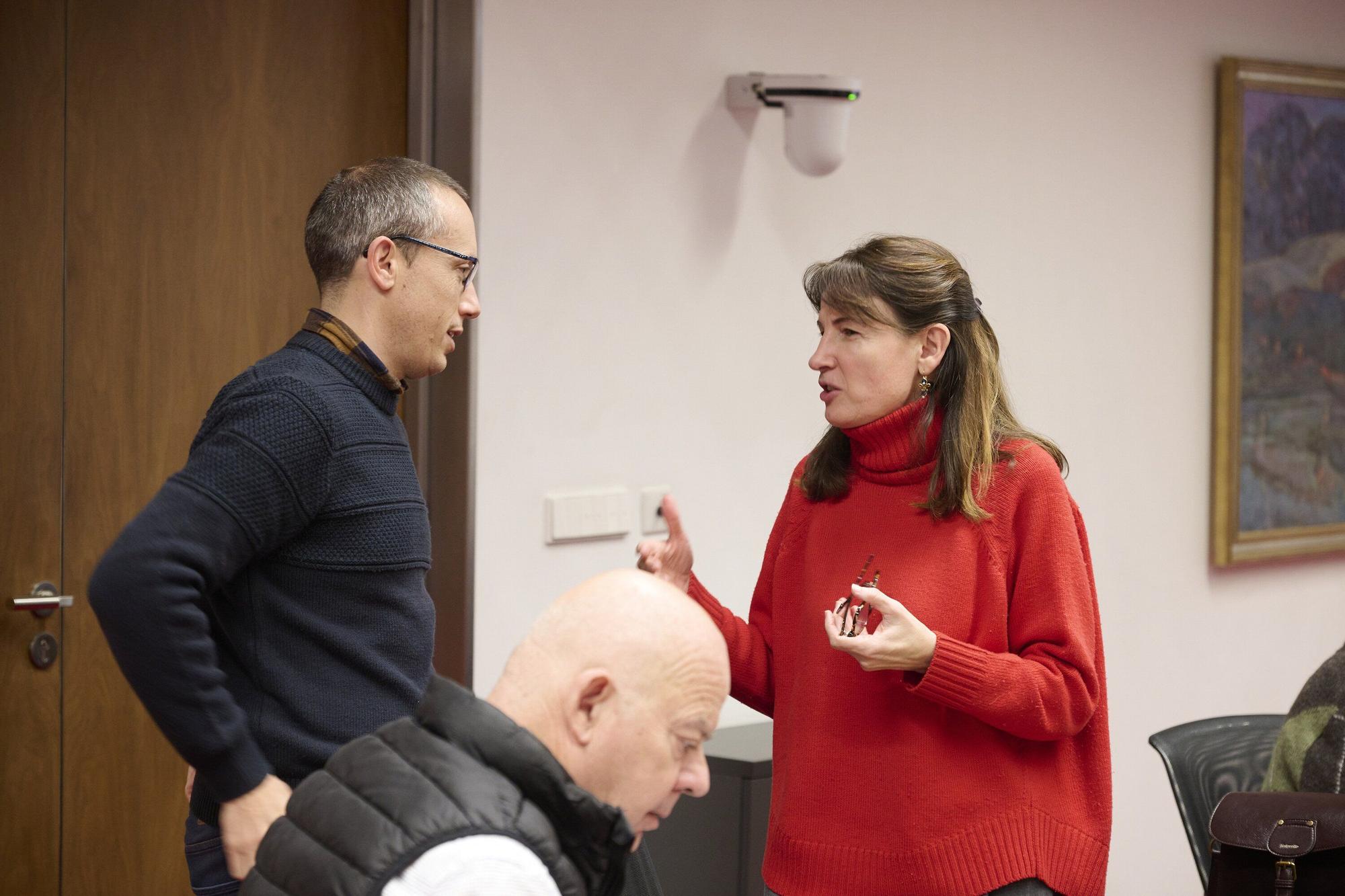 Fotos de la comisión de Economía y Hacienda del Parlamento de Navarra sobre el debate de las enmiendas a los PGN