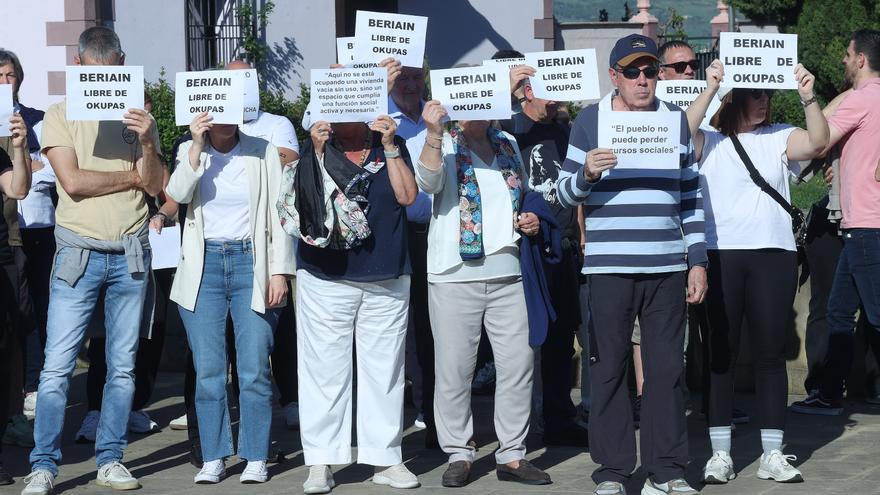 Concentración contra la presencia de ocupas en Beriáin