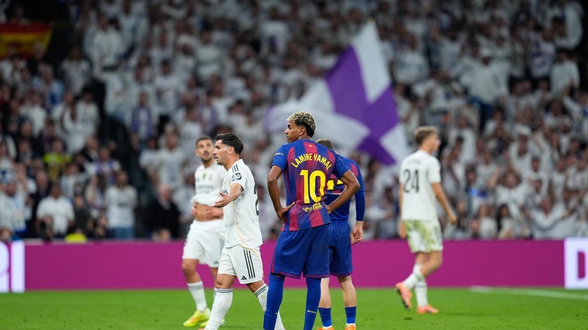 Lamine Yamal durante la disputa del clásico Lamine Yamal durante la disputa del clásico