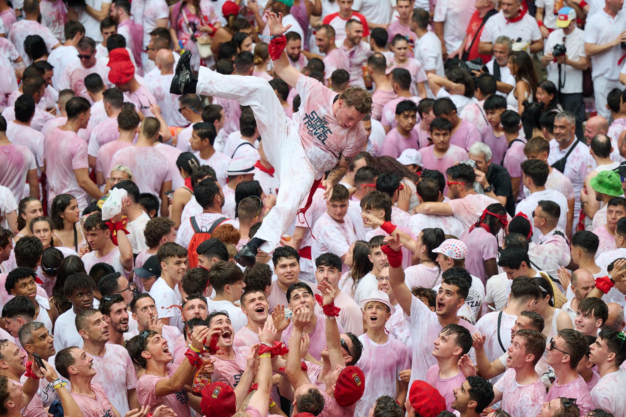 Fotos del  Chupinazo de San Fermín 2025 en Pamplona: ¡La fiesta más internacional se enciende con un grito solidario por Palestina!