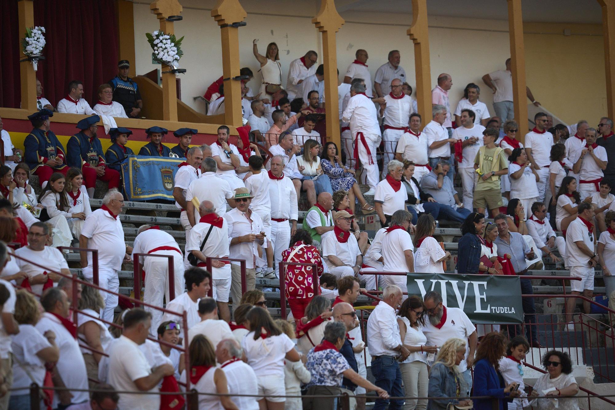 Fotos de la corrida de toros en Tudela con toros de Garzón Valdenebro
