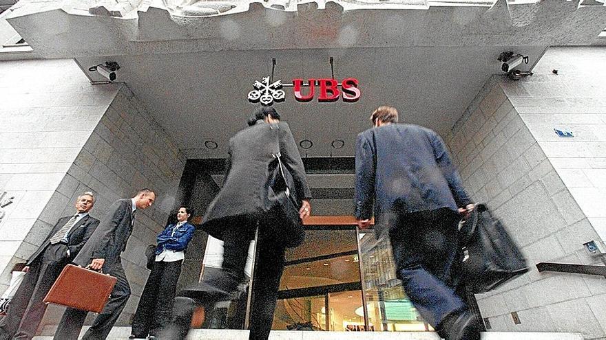 UBS y Credit Suisse convocan sus juntas tras dar un vuelco la banca suiza