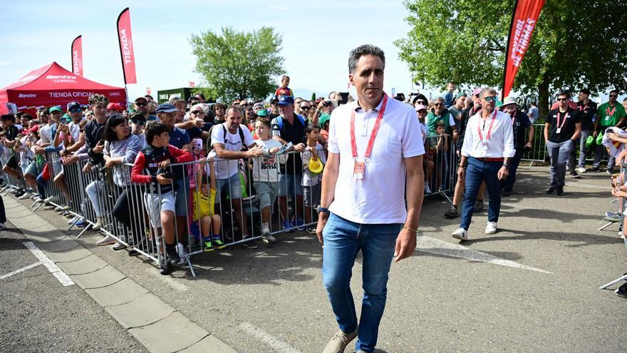 Navarra se viste de rojo: La Vuelta parte de Sendaviva rumbo a los Pirineos