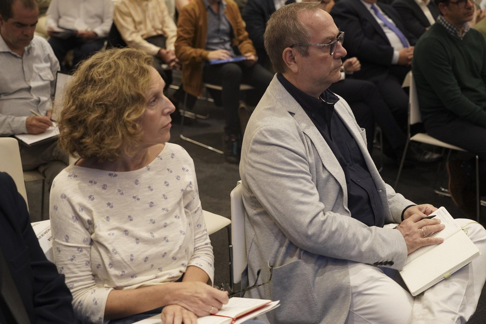 Todas las imágenes del "Encuentro Deia: Rehabilitación y vivienda"