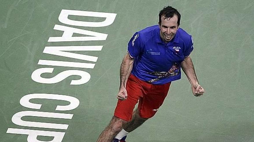 Stepanek repite como héroe de la campeona República Checa