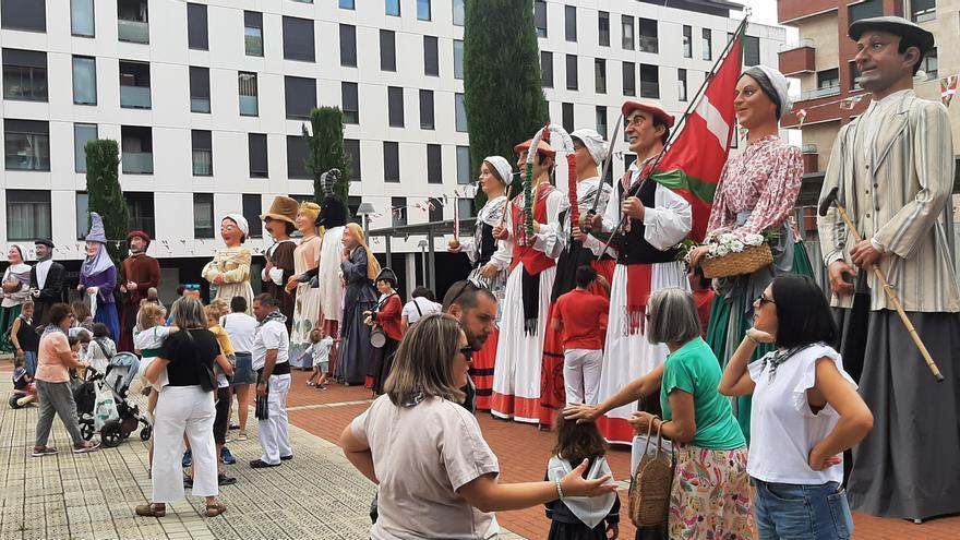 Encuentro de gigantes y euskal dantzak para la patrona y feria de ganado para San Roque