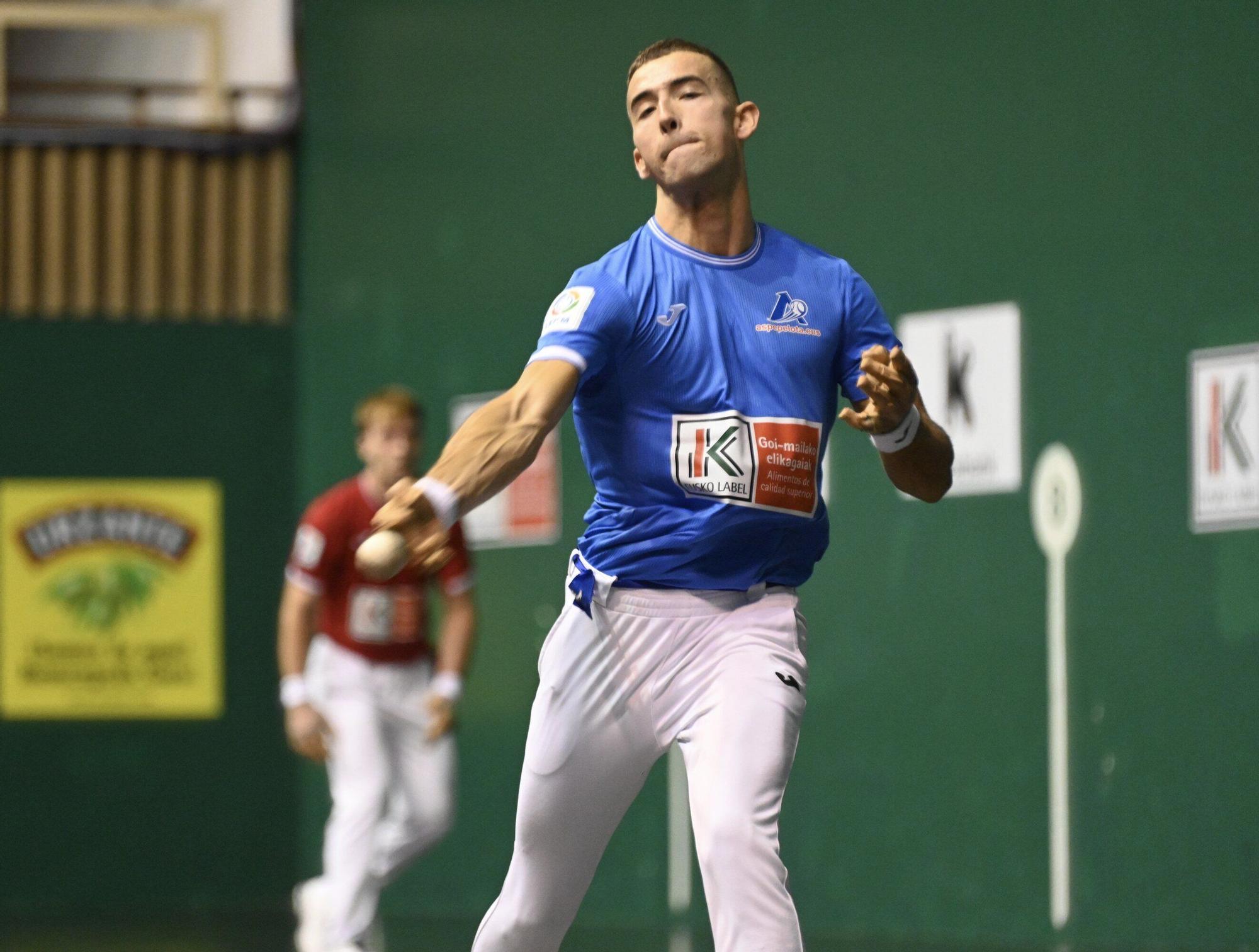 Xabier Rekalde se impone en su debut como profesional ante Joseba Aldabe en un partido correspondiente al Cuatro y Medio Serie B.