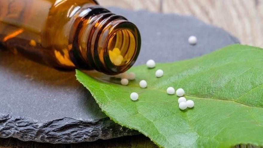 Pseudoterapias, alimentación y cáncer, los ámbitos con más bulos en la salud