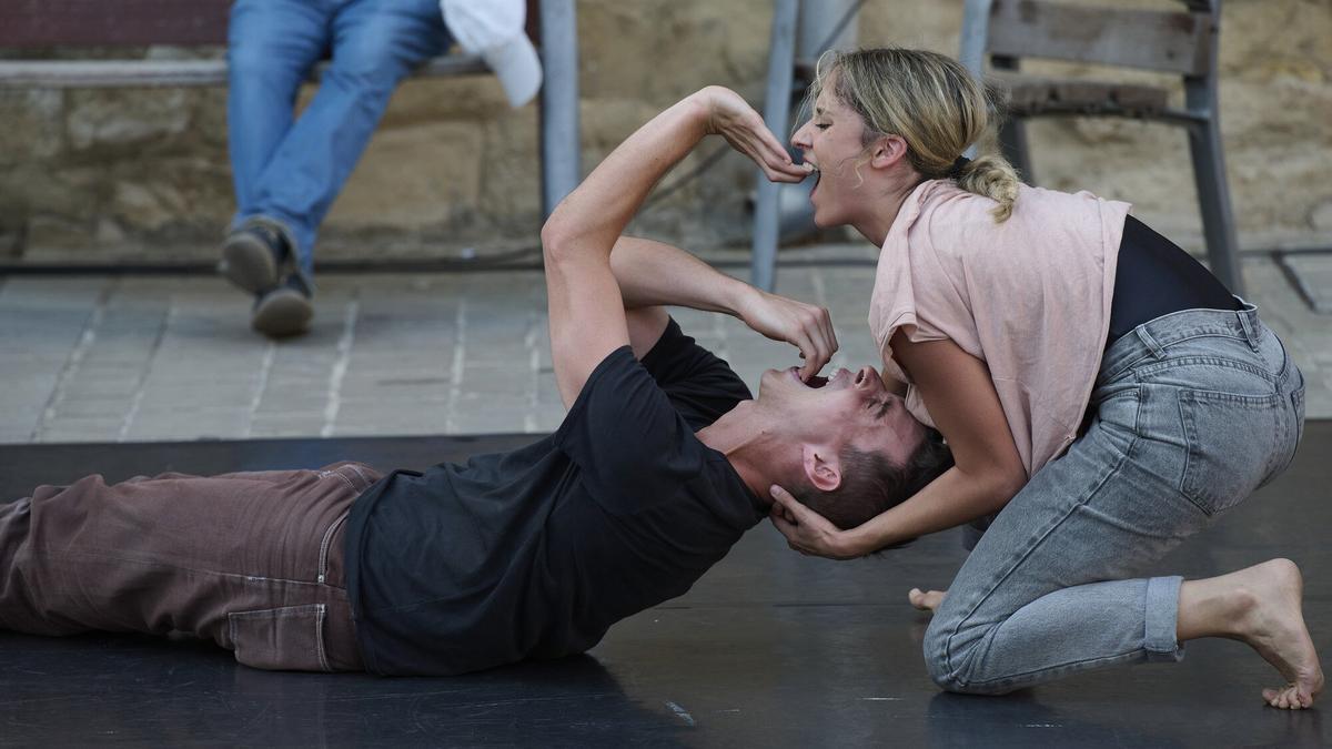 Espectáculo de danza de Qabalum. Espectáculo de danza de Qabalum.