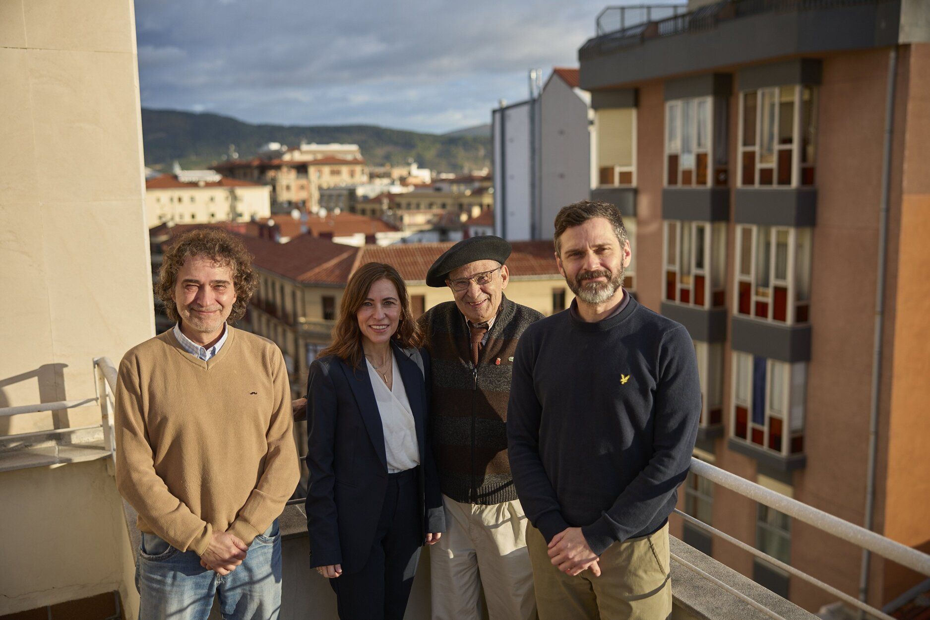De izquierda a derecha: Ángel Mari, asesor laboral; Ana Goya, abogada; Ángel María Ubani, fundador de Asesoría Ubani e Íñigo Ubani, asesor fiscal.