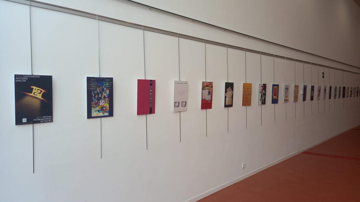 El Félix Petite expone los carteles de las ediciones anteriores del Festival Internacional de Teatro por su 50 aniversario