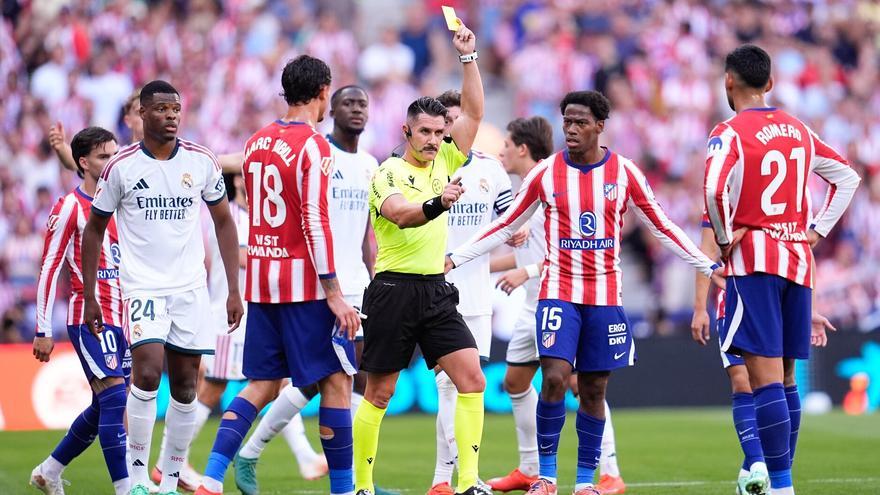 Las decisiones en el derbi madrileño perjudican al Alavés