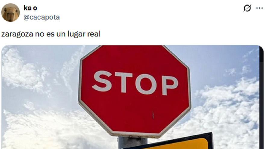 La surrealista señal que avisa de unas obras en Zaragoza (y no es IA)